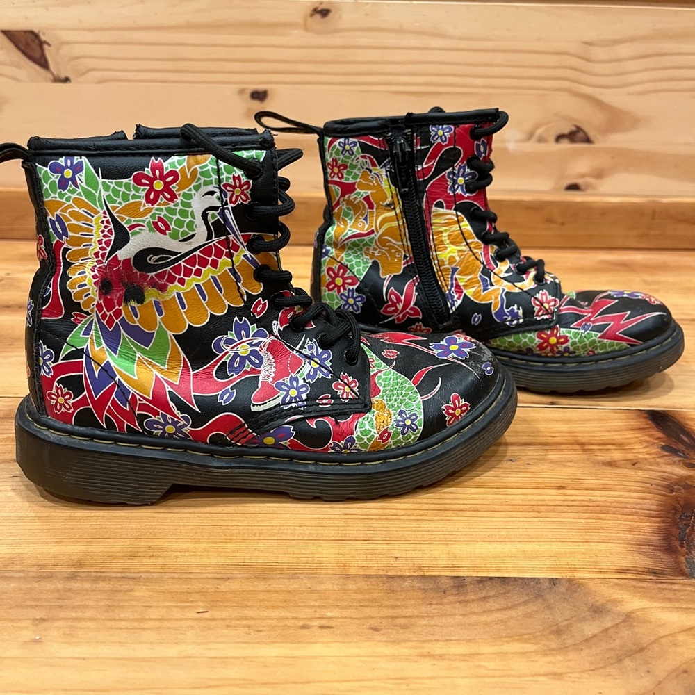 Dr. Martens kids Delaney leather boots US size 1